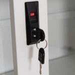 ΒΙΒΛΙΟΘΗΚΗ ΜΕ ΣΥΡΟΜΕΝΕΣ ΠΟΡΤΕΣ SIDER HM6632.02 ΜΕΤΑΛΛΙΚΗ ΛΕΥΚΗ 90x40x185Υεκ - Image 9